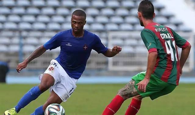 芒果官网入口 -凯尔特人罗威个人资料